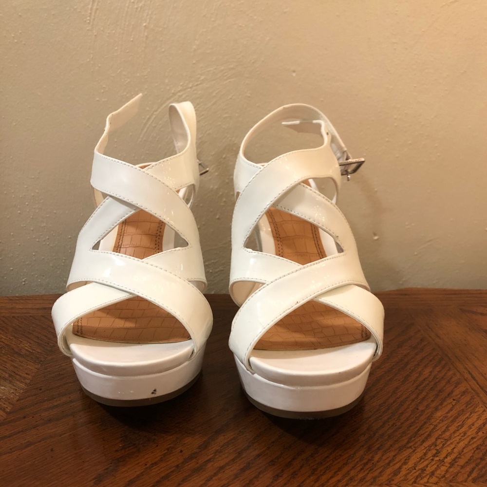 Gianni Bini white wedges